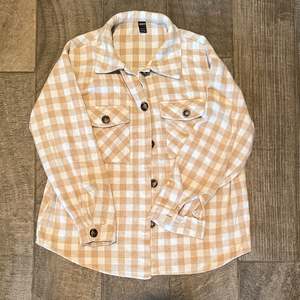 Tan Plaid Button-Up Shirt/jacket